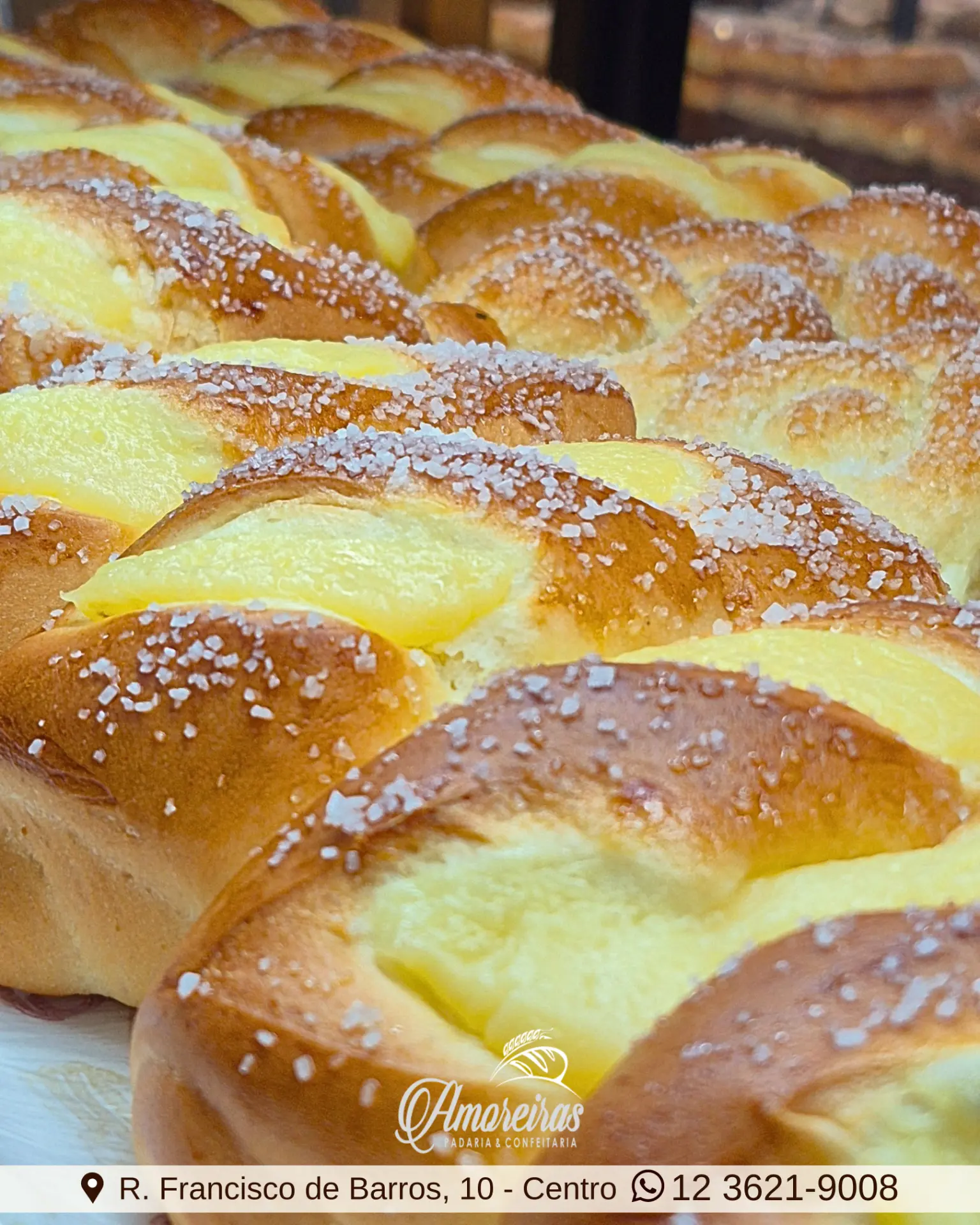 Pães doces com creme e açúcar cristal fresquinhos em Taubaté