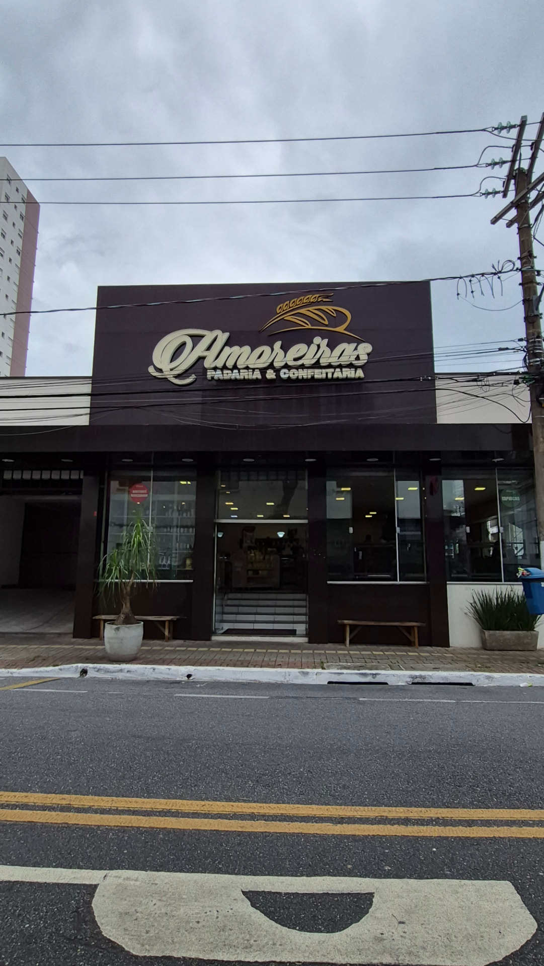 Fachada da Padaria Amoreiras no Centro de Taubaté